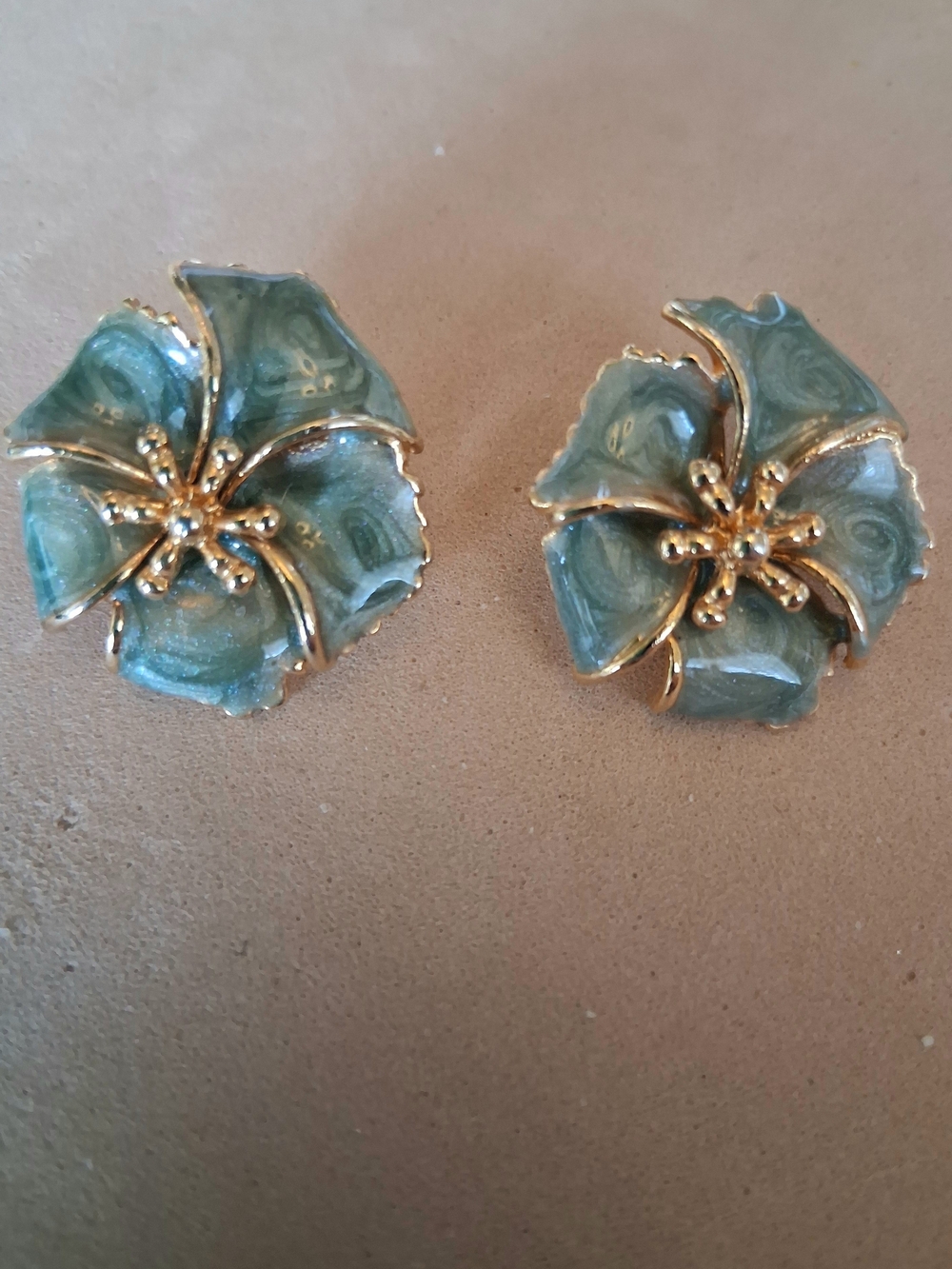 Pastel Green Floral Pierced Enamel Earrings W/Gold-Tone Stamens